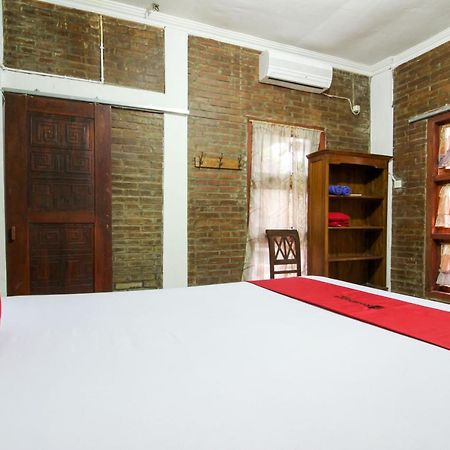 Reddoorz Near Rumah Sakit Wirosaban Salakan Екстер'єр фото