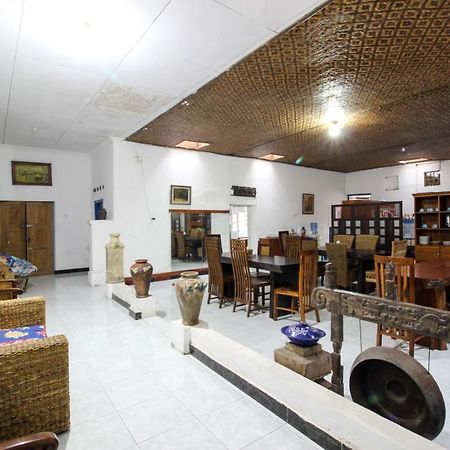 Reddoorz Near Rumah Sakit Wirosaban Salakan Екстер'єр фото
