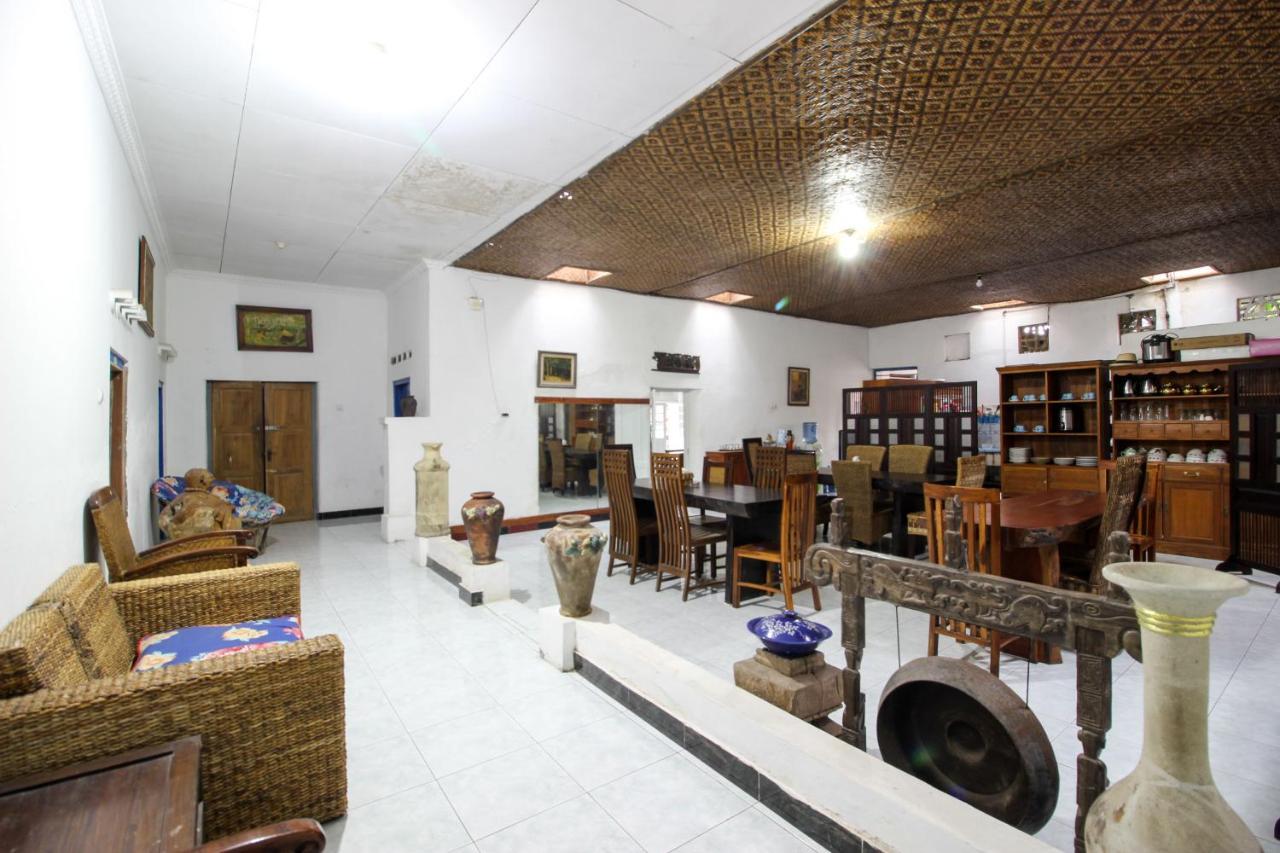 Reddoorz Near Rumah Sakit Wirosaban Salakan Екстер'єр фото