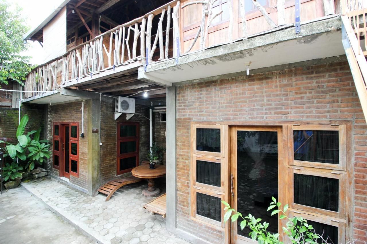 Reddoorz Near Rumah Sakit Wirosaban Salakan Екстер'єр фото