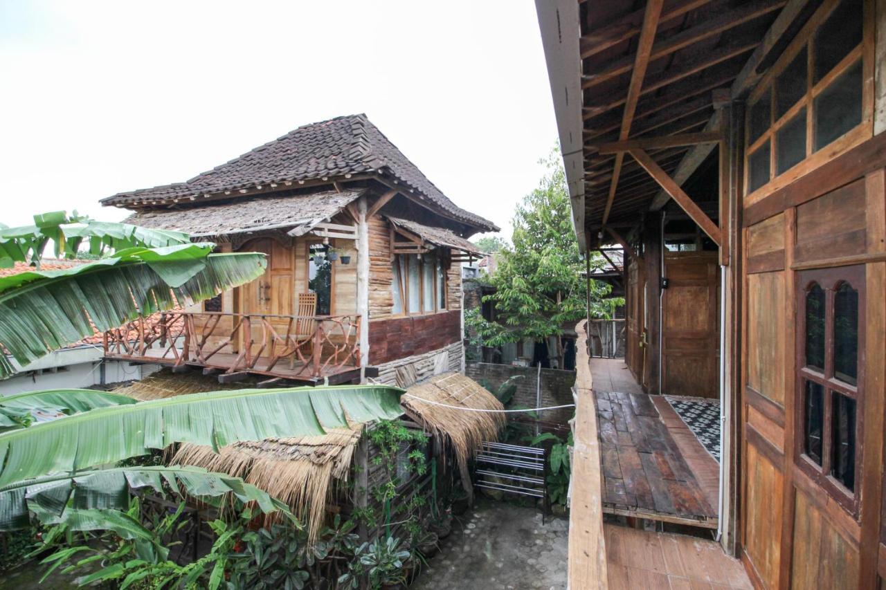 Reddoorz Near Rumah Sakit Wirosaban Salakan Екстер'єр фото
