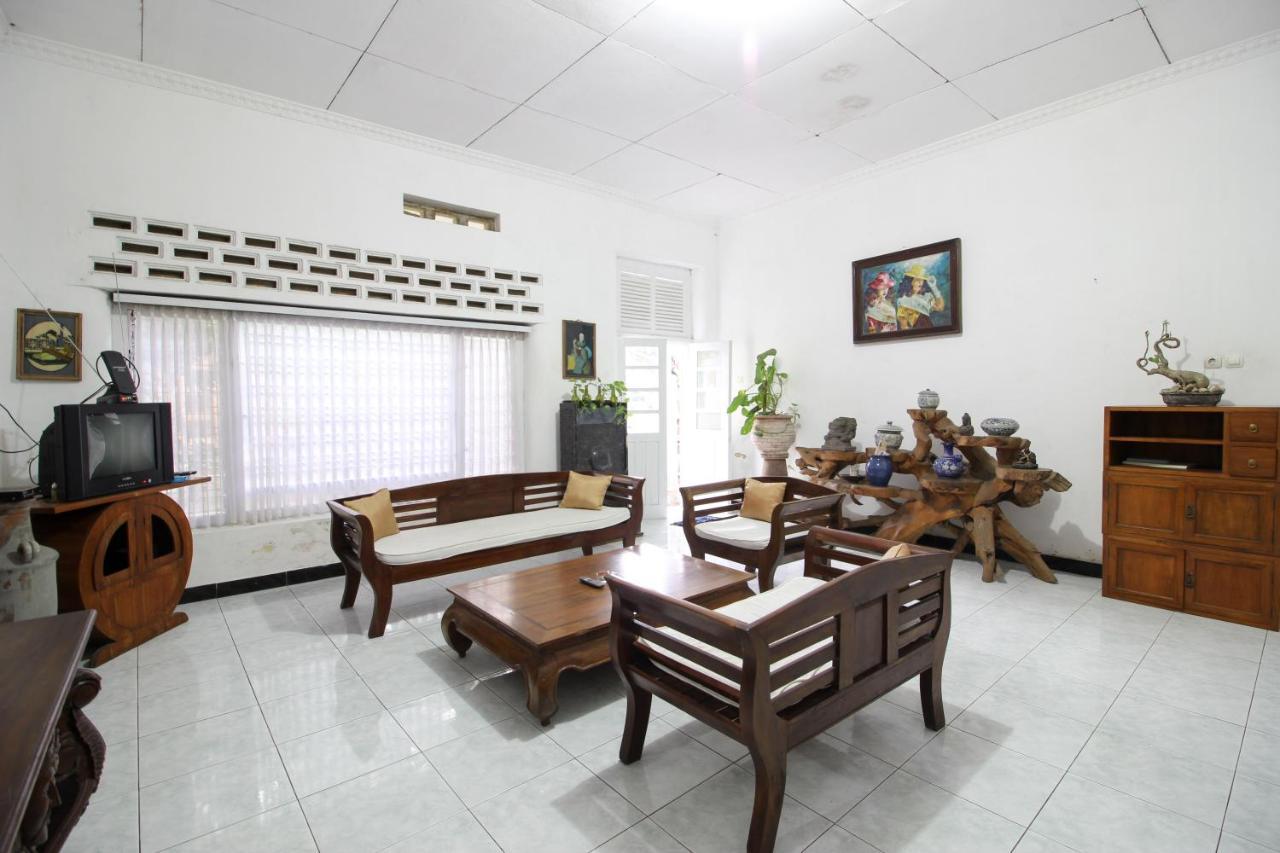 Reddoorz Near Rumah Sakit Wirosaban Salakan Екстер'єр фото