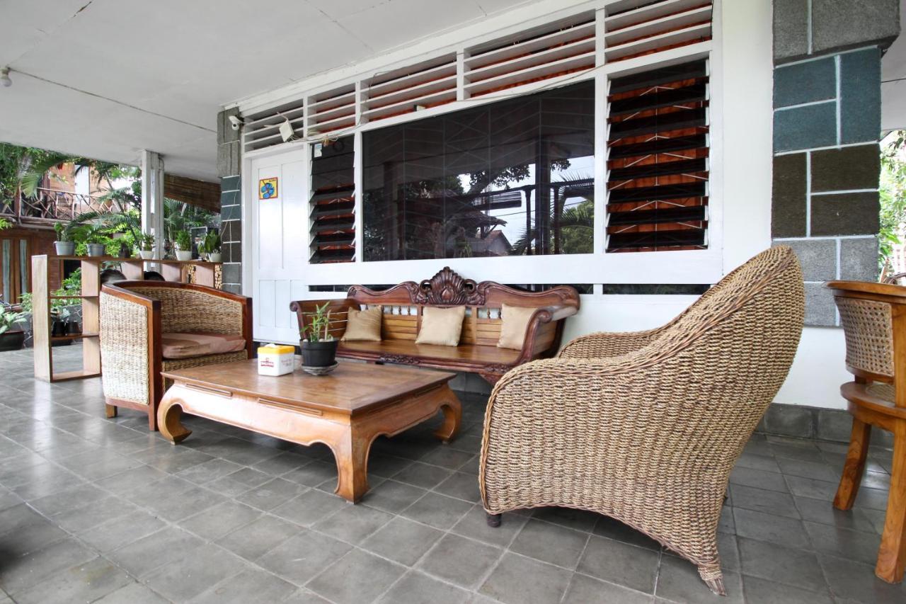 Reddoorz Near Rumah Sakit Wirosaban Salakan Екстер'єр фото