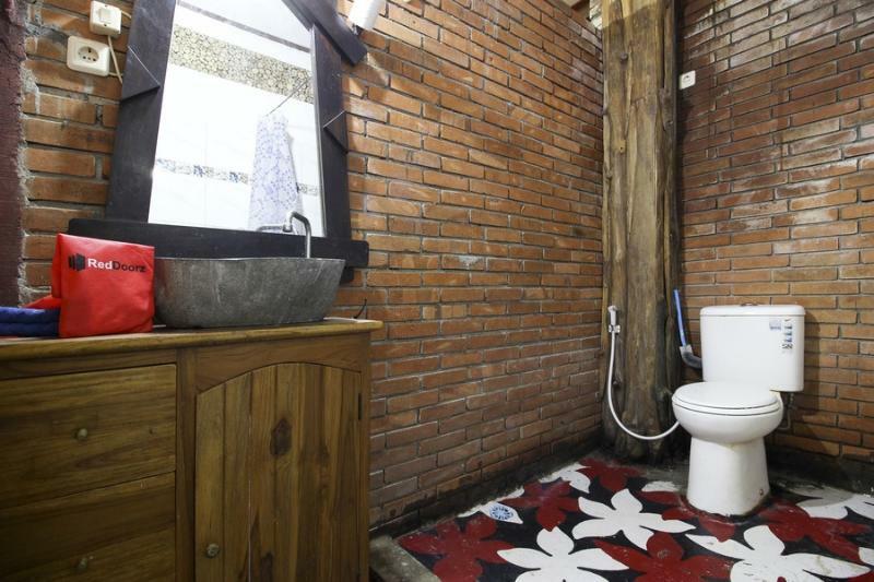 Reddoorz Near Rumah Sakit Wirosaban Salakan Екстер'єр фото